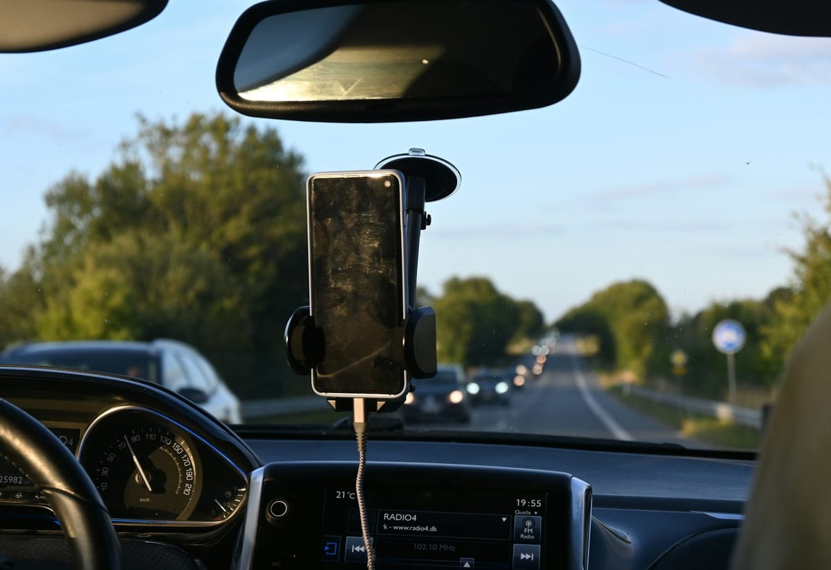 Dolandırıcılar sahte baz istasyonlarıyla yüz binlerce mesaj gönderiyor!