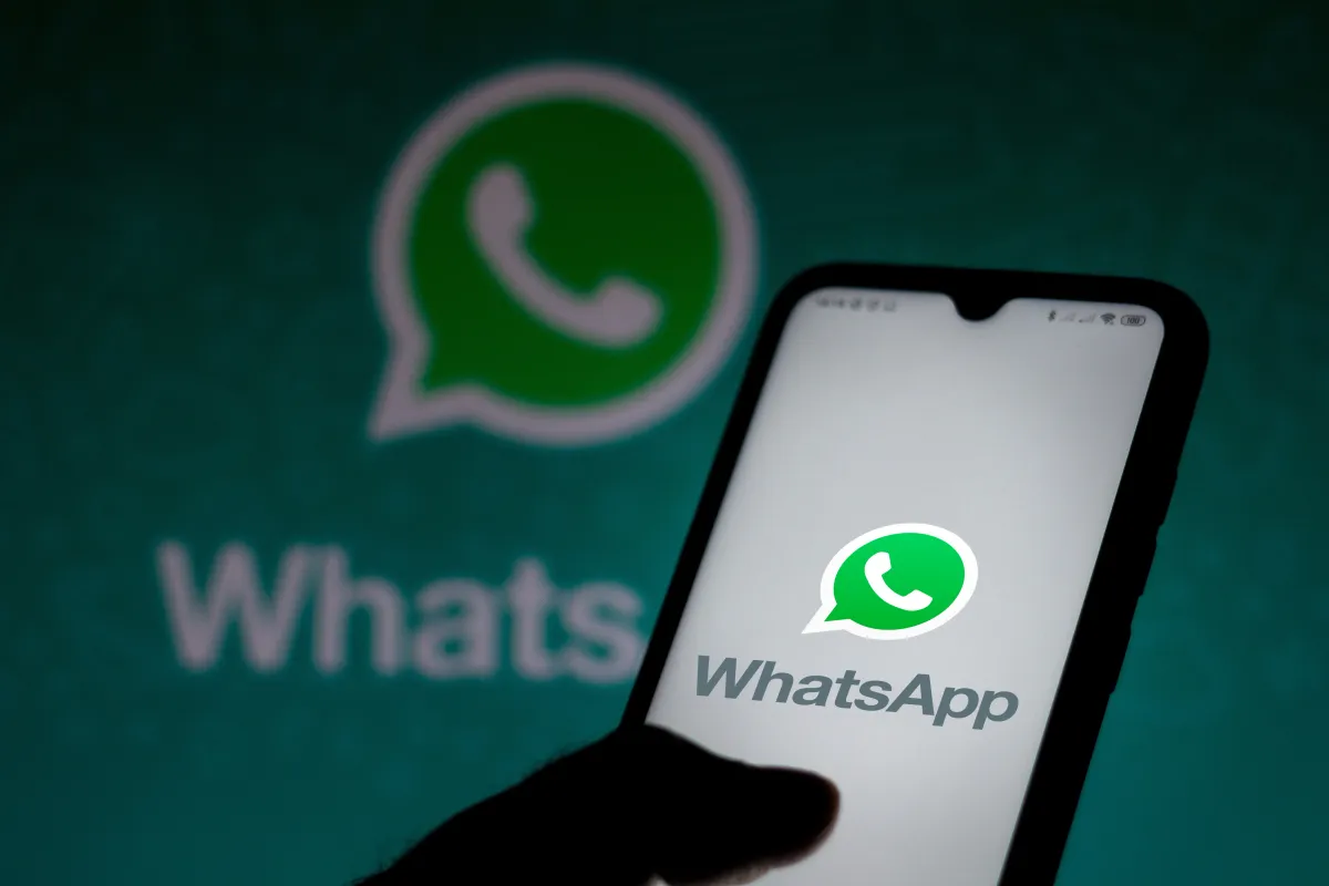 WhatsApp, durum ve kanallarda reklamları sessizce kullanıma sunuyor