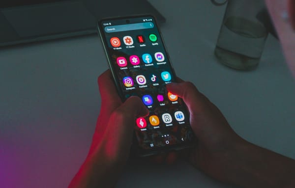 Sosyal medya yasası hız kazandı: Kırmızı çizgiler belirlendi!